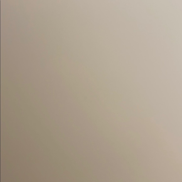 Meet your Posher, Cynthia - Picture 1 of 1